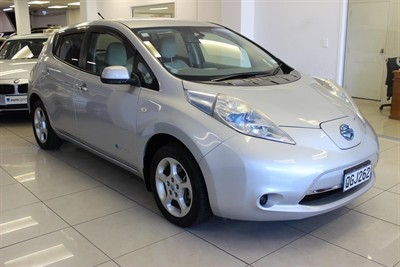 2011 Nissan Leaf - Thumbnail