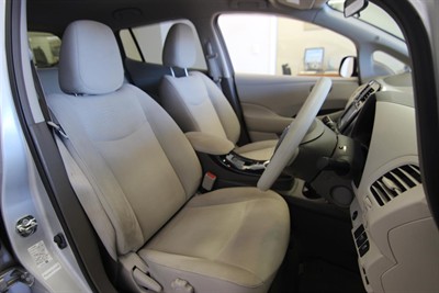 2011 Nissan Leaf - Thumbnail