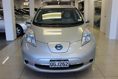 2011 Nissan Leaf - Thumbnail