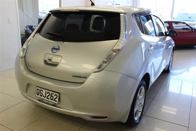 2011 Nissan Leaf - Thumbnail