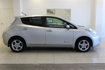 2011 Nissan Leaf - Thumbnail