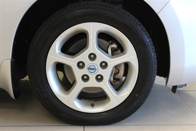 2011 Nissan Leaf - Thumbnail