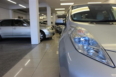 2011 Nissan Leaf - Thumbnail