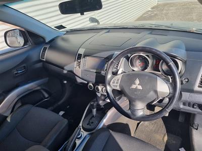 2006 Mitsubishi Outlander - Thumbnail