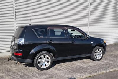 2006 Mitsubishi Outlander - Thumbnail