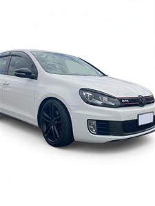 2010 Volkswagen Golf - Thumbnail