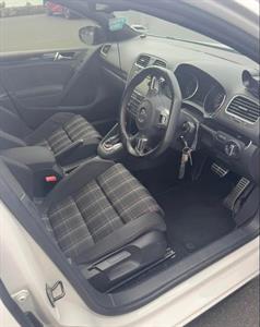 2010 Volkswagen Golf - Thumbnail