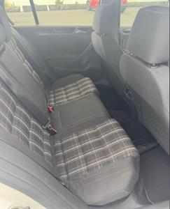 2010 Volkswagen Golf - Thumbnail