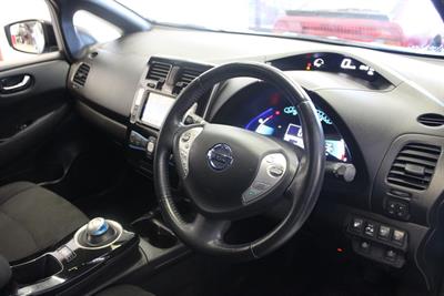 2016 Nissan Leaf - Thumbnail