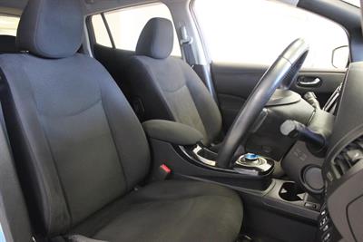 2016 Nissan Leaf - Thumbnail