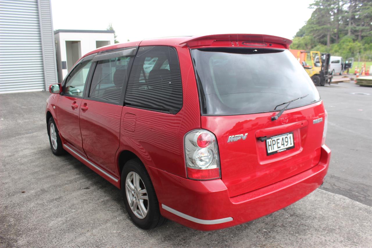 2005 Mazda MPV