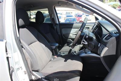 2017 Mitsubishi Triton - Thumbnail