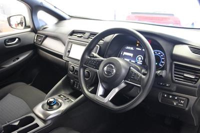 2018 Nissan Leaf - Thumbnail