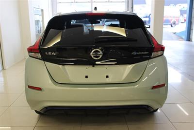 2018 Nissan Leaf - Thumbnail