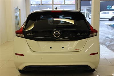 2017 Nissan Leaf - Thumbnail