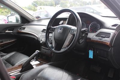 2010 Honda Inspire - Thumbnail