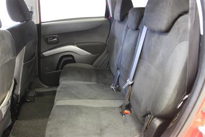 2006 Mitsubishi Outlander - Thumbnail
