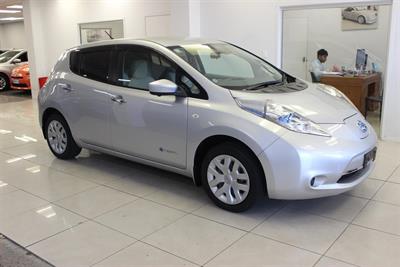 2016 Nissan Leaf - Thumbnail