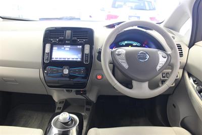 2016 Nissan Leaf - Thumbnail
