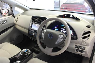 2016 Nissan Leaf - Thumbnail