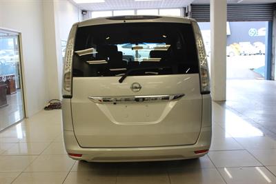 2014 Nissan Serena - Thumbnail