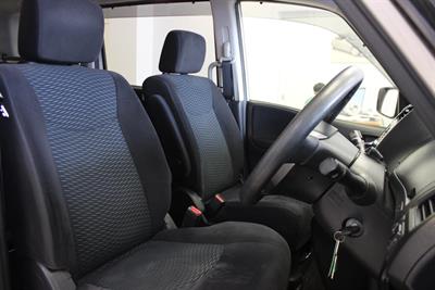 2014 Nissan Serena - Thumbnail
